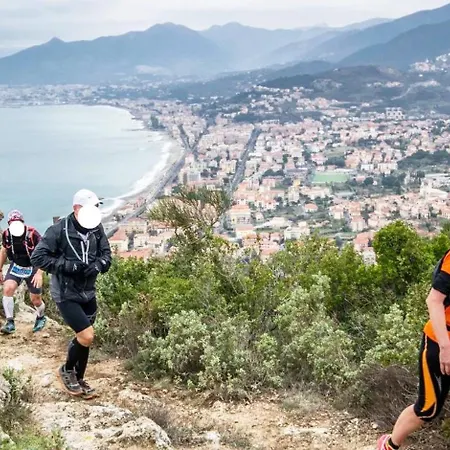 250 Mt Dal Mare - Relax E Posto Auto Daire Pietra Ligure